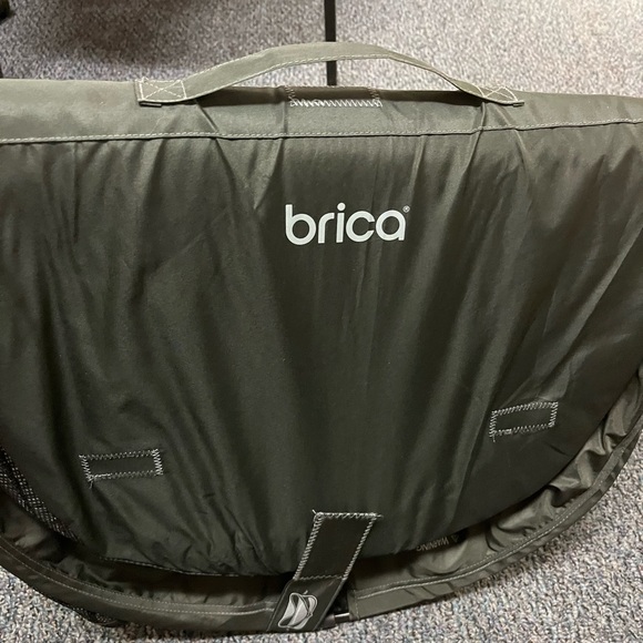 Folding travel bassinet - new - Picture 6 of 7